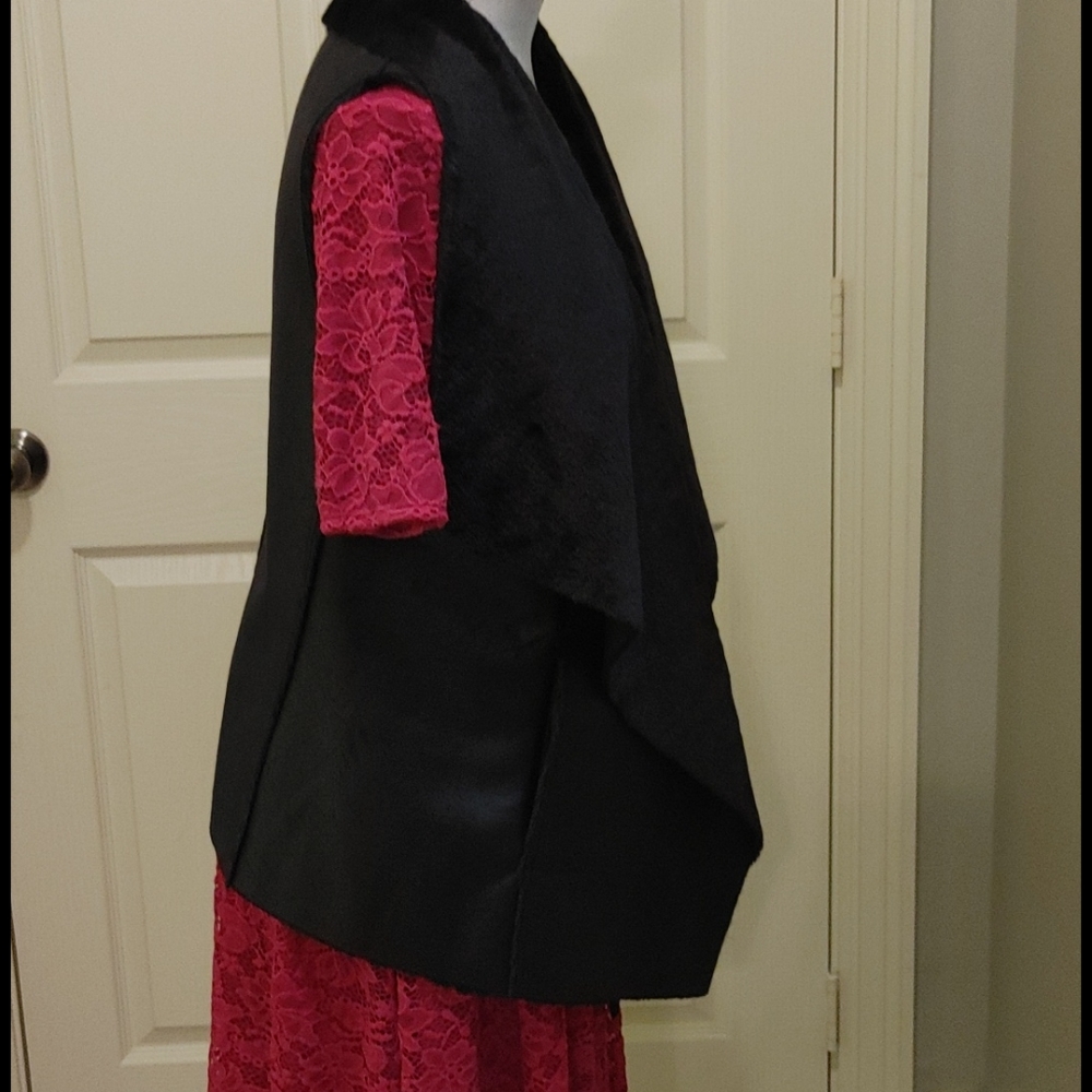 Non Leather Faux fur vest - Picture 5 of 13